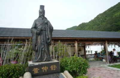 成语“发蒙振落”出自哪里？其中又有哪些典故呢？