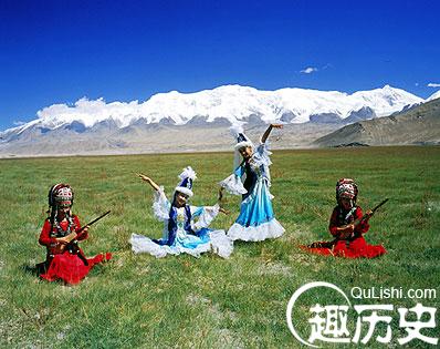 柯尔克孜族穿什么衣服 柯尔克孜族的服饰介绍